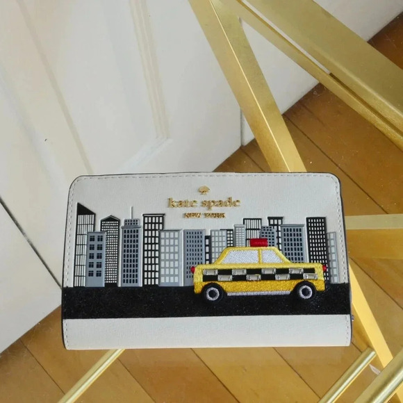 Kate Spade KJ058 NYC Big Apple Medium Wallet - Picture 1 of 9
